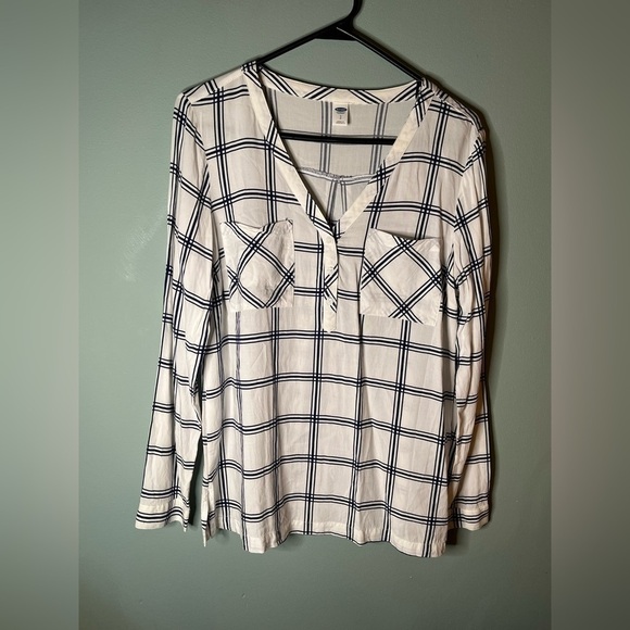 Old navy top size small - Picture 4 of 4